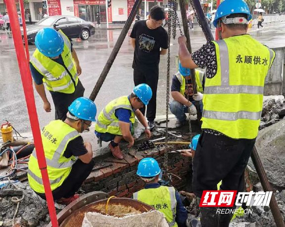 管道测漏员:奔波在供水管道线上最可爱的人